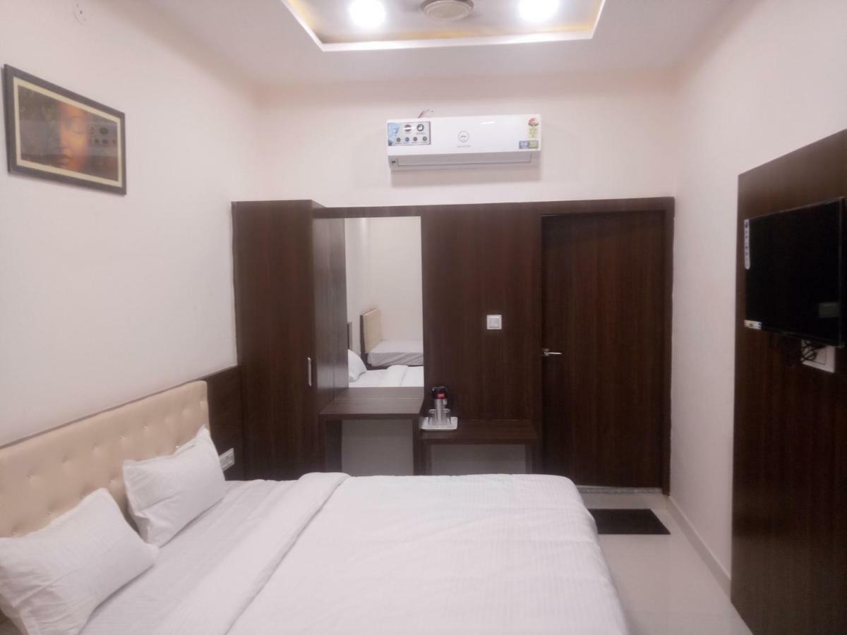 Hotel Prestige Ajmer Bagian luar foto