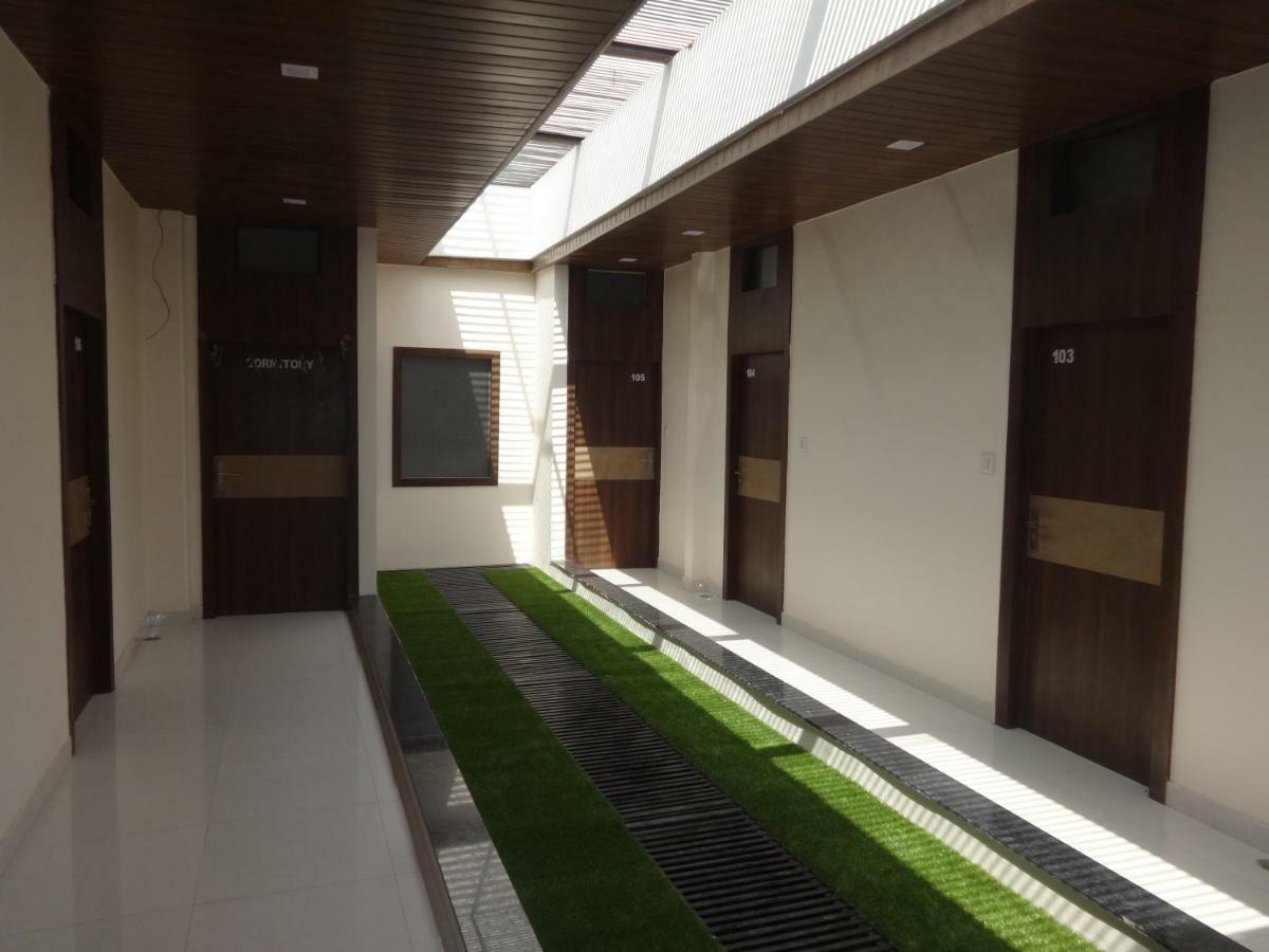 Hotel Prestige Ajmer Bagian luar foto